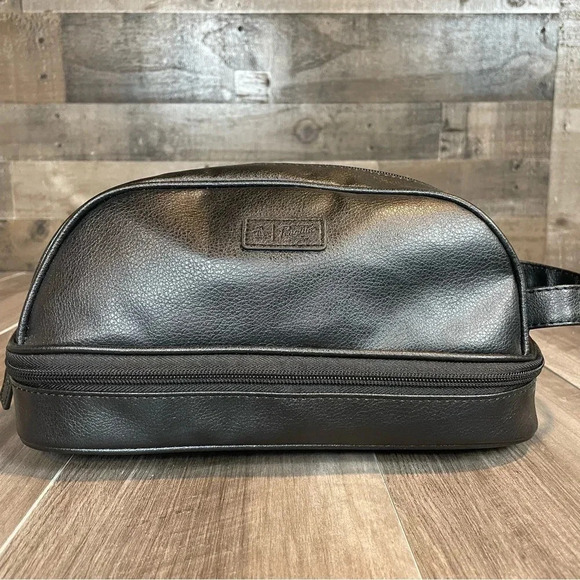 ORIGINAL PENGUIN Faux Leather Travel Bag Kit - Picture 1 of 8